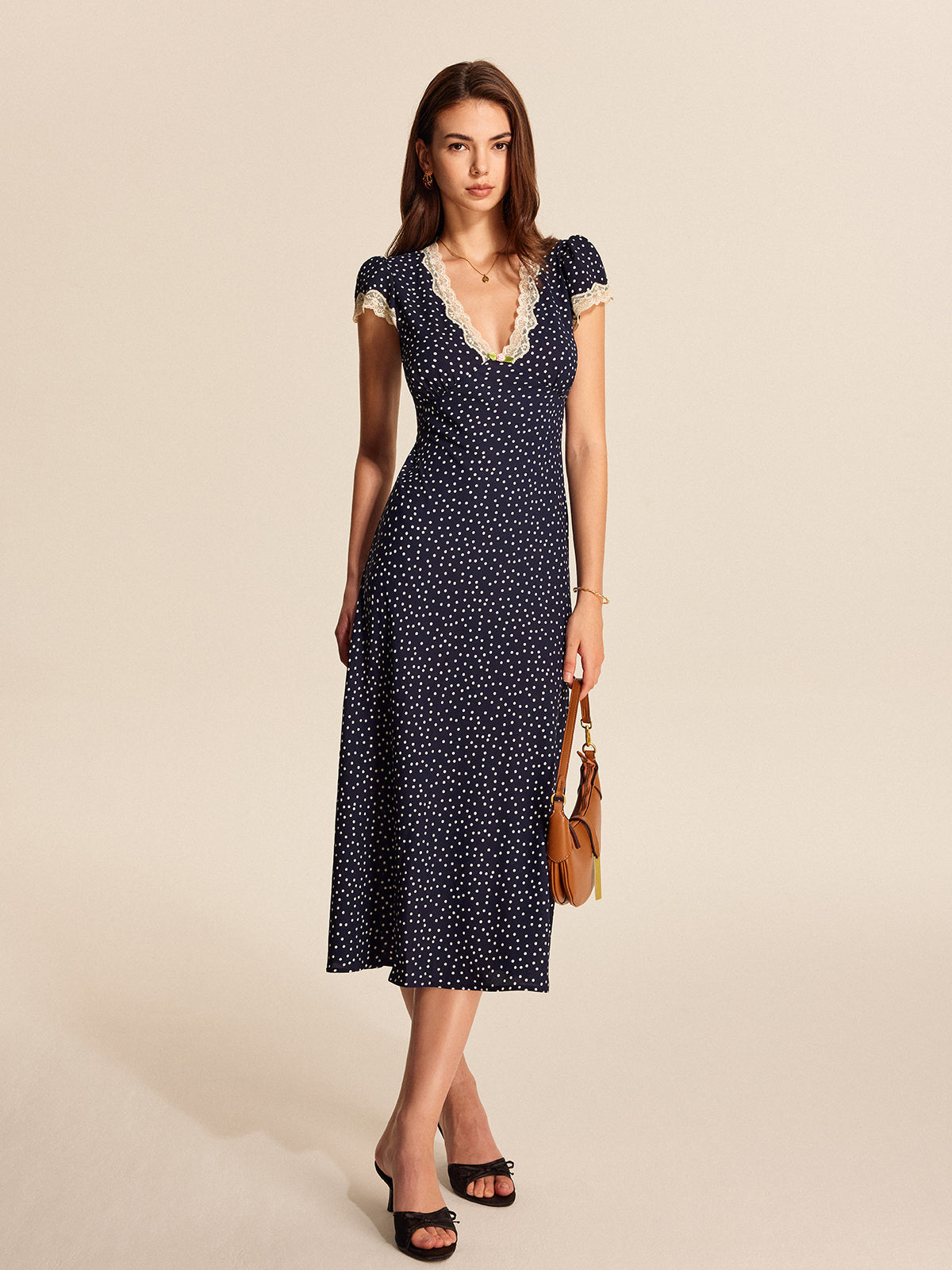 Damska Sukienka Maxi w Kropki z Koronkowym Wykończeniem | Elegancka Sukienka Damska