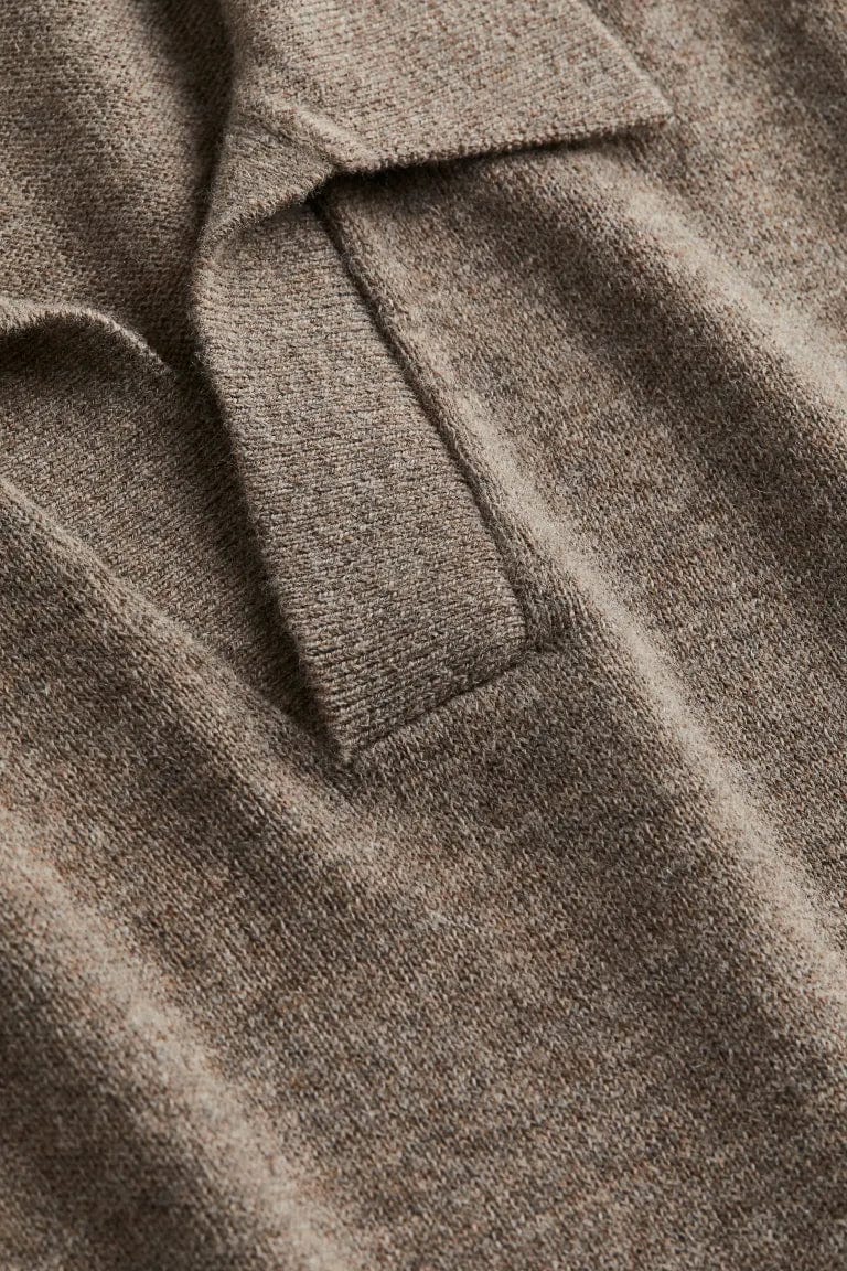 Sweter Męski z Dekoltem V o Eleganckiej Linii | Klasyczny Sweter Męski na Co Dzień