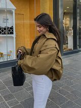 Krótka kurtka damska typu trench o aplikacji kroju | Stylowa kurtka przejściowa damska 