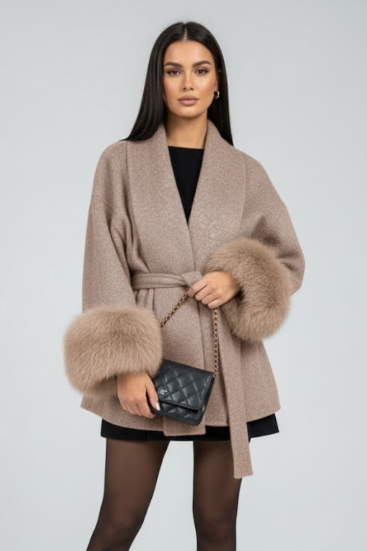 Damski długi płaszcz zimowy z paskami i mankietami | gruby płaszcz na zimę