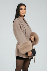 Damski długi płaszcz zimowy z paskiem i mankietami | Elegancki płaszcz na zimę