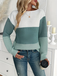 Sweter Damski Colorblock z Dekoltem Łódką | Modny i Lekki Sweter na Co Dzień