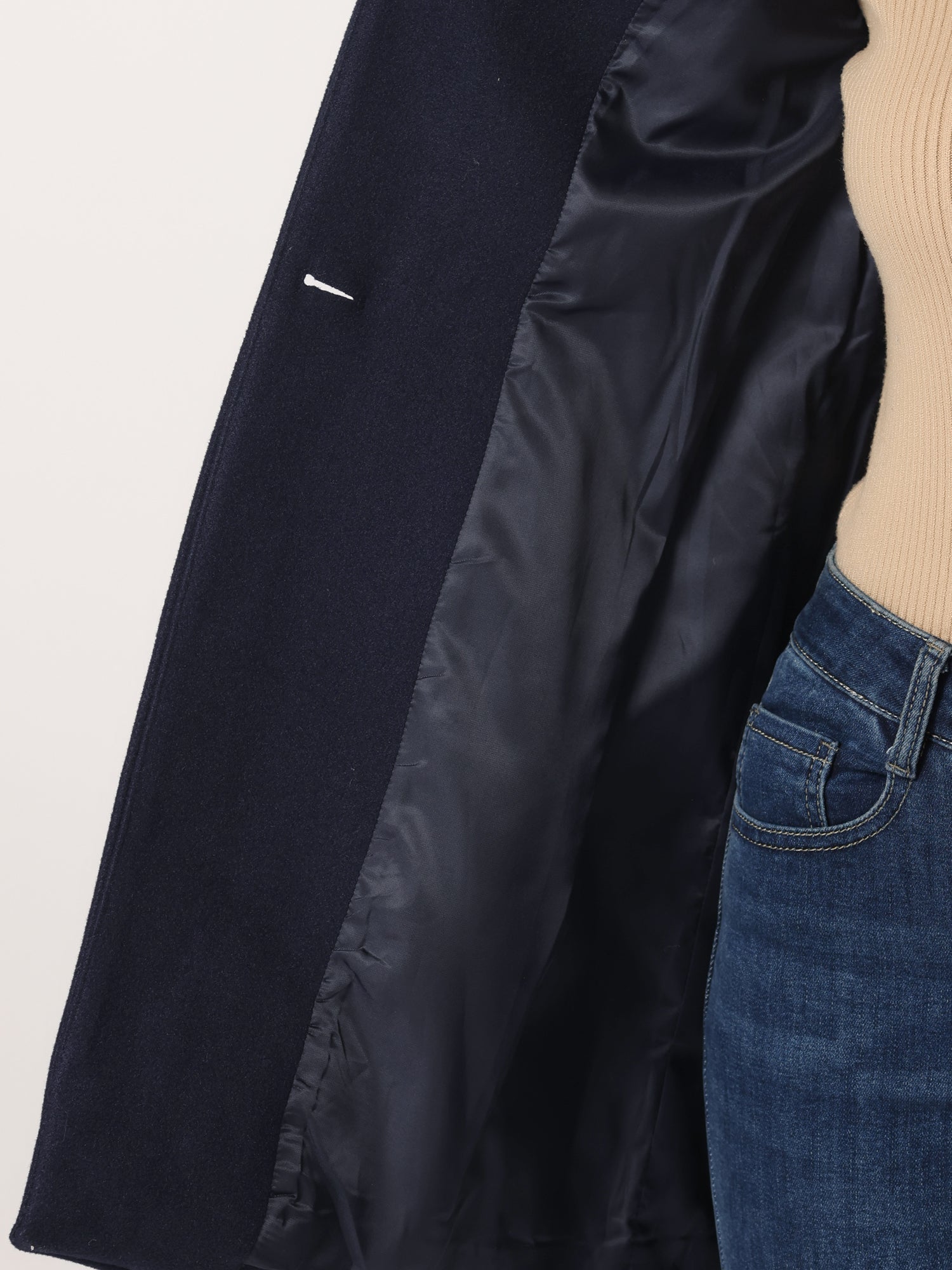 Płaszcz Damski Zimowy z Kołnierzem Stójką o Długim Kroju | Elegancki Płaszcz