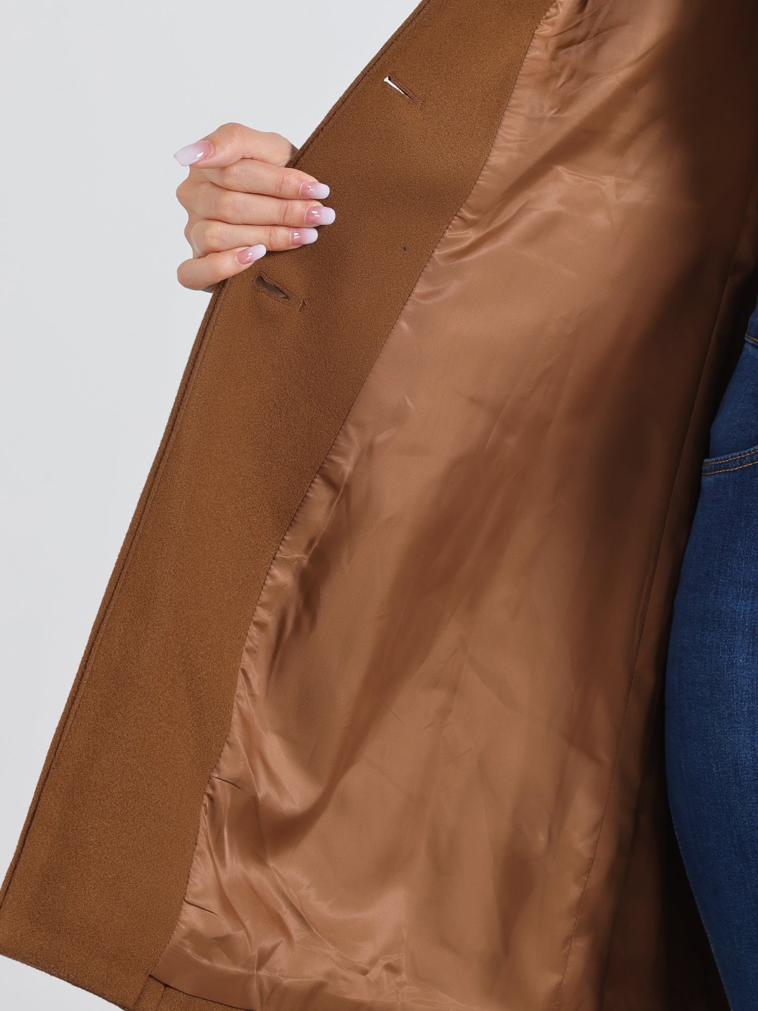 Płaszcz Damski Zimowy o Długim Kroju z Klapami | Elegancki Trencz Damski