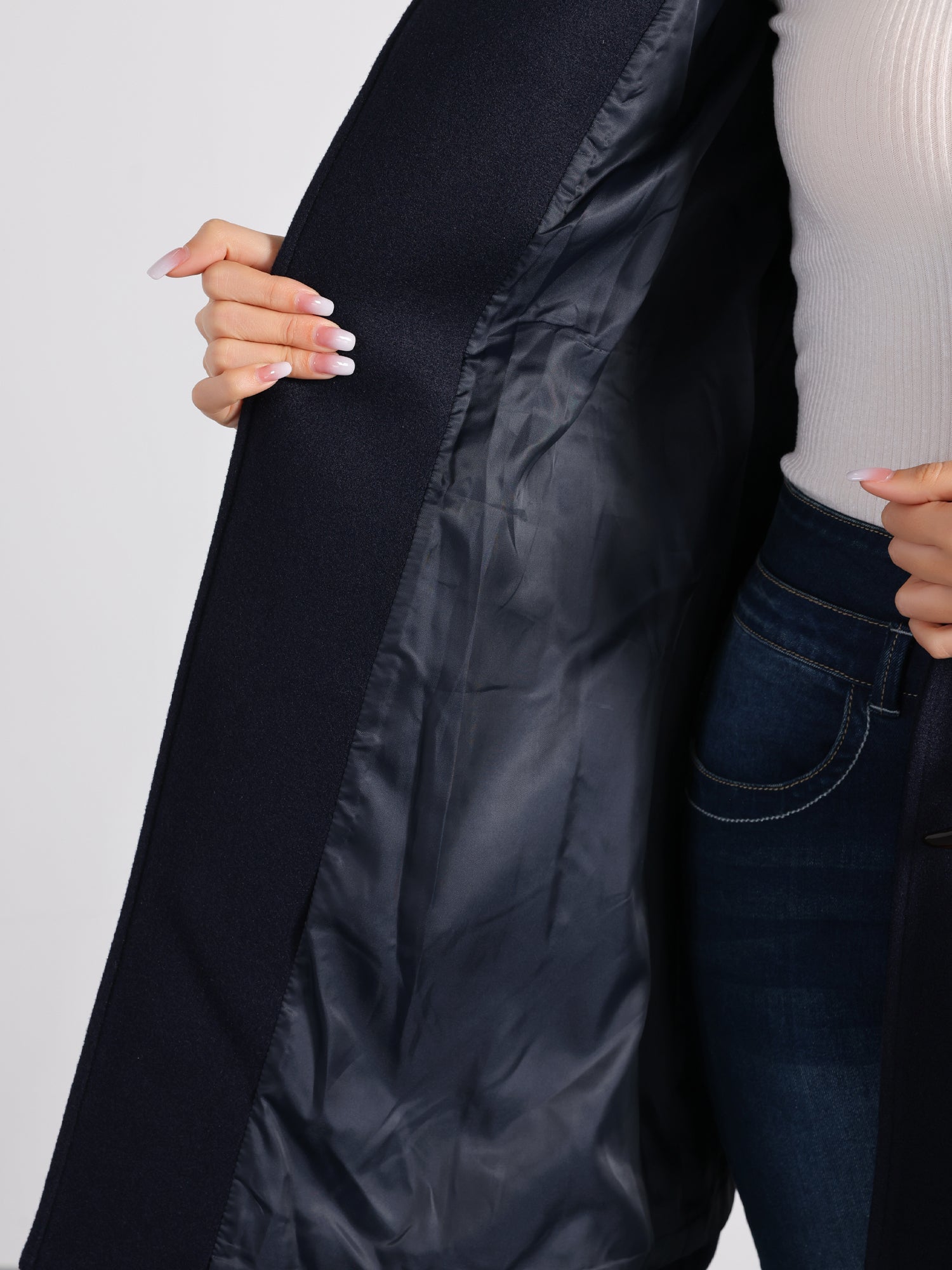 Płaszcz Damski Zimowy z Kapturem i Zapięciem na Kołki | Klasyczny Płaszcz